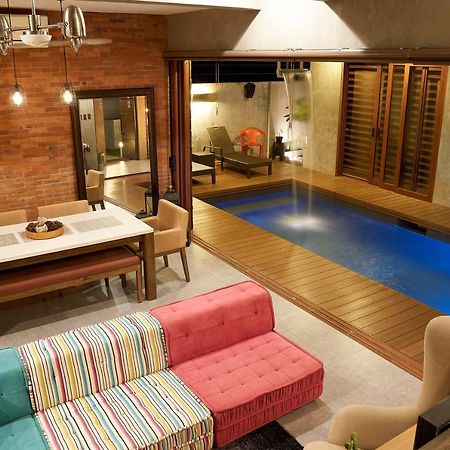 Isla Villa 1 Amazing Waterfall Pool House Near Beach, Bars & Restaurants Đảo Mactan Ngoại thất bức ảnh